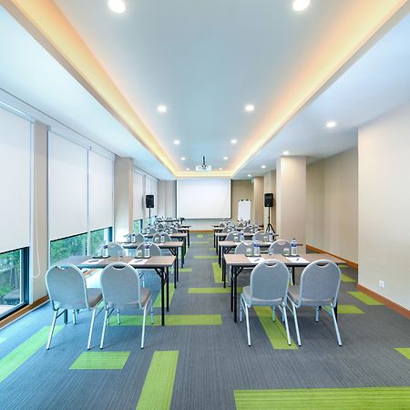 Holiday Inn Express Jakarta Matraman By Ihg Екстериор снимка